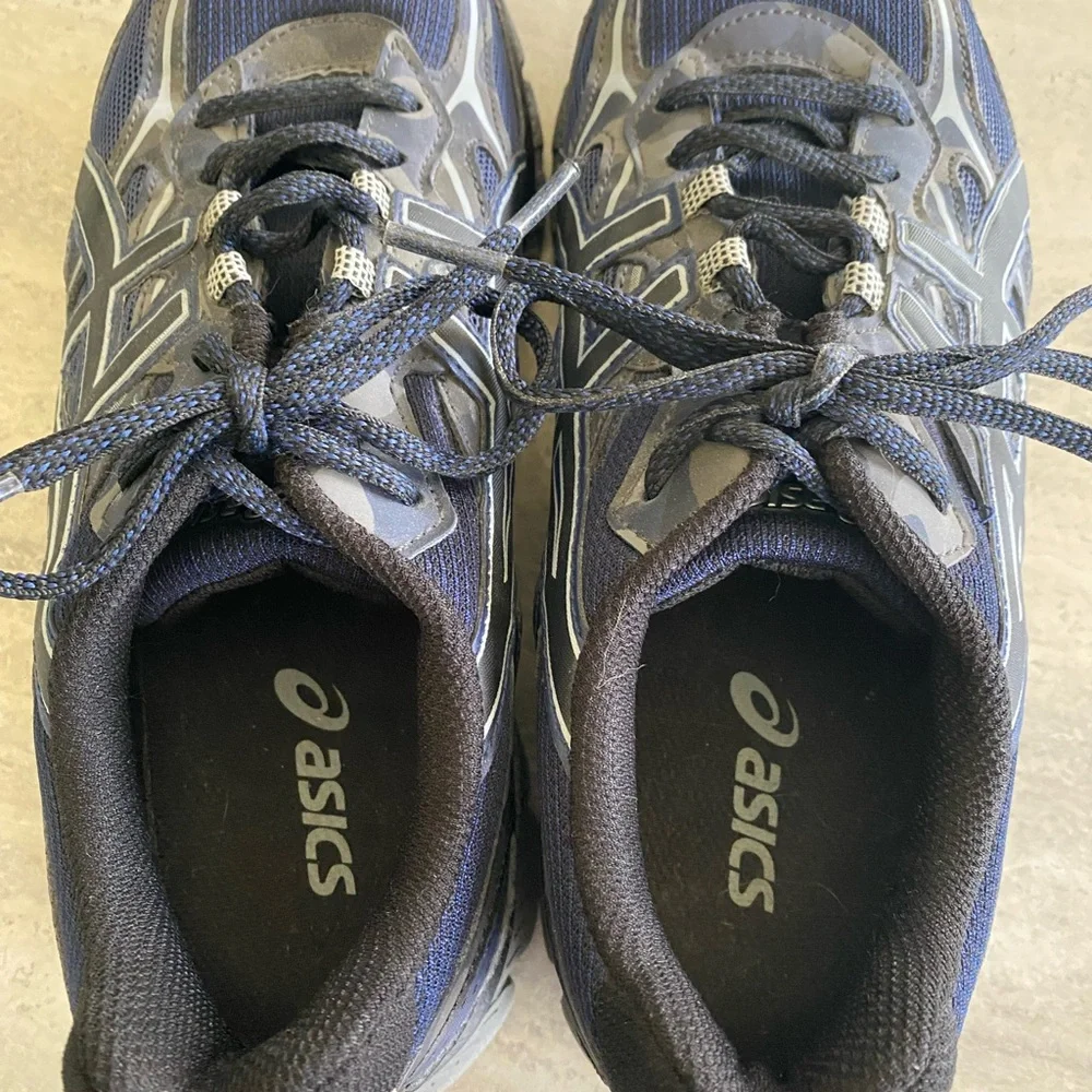 ASICS - Picture 4 of 5